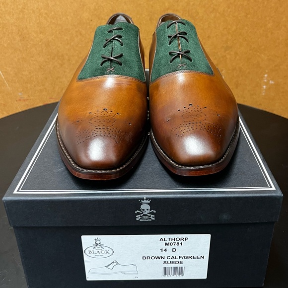 Barker Black Althorp with matching tie and pocket square. Custom Size 14D. - Picture 1 of 4